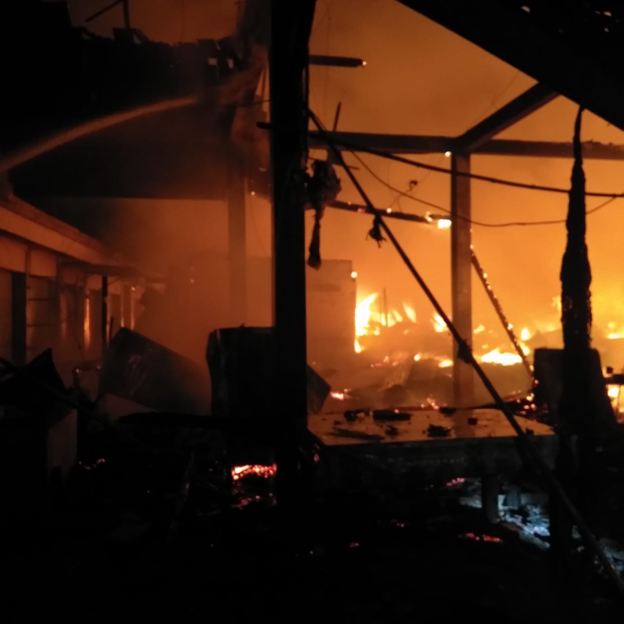 Kebakaran Pasar Kepohbaru Hanguskan 350 Kios.