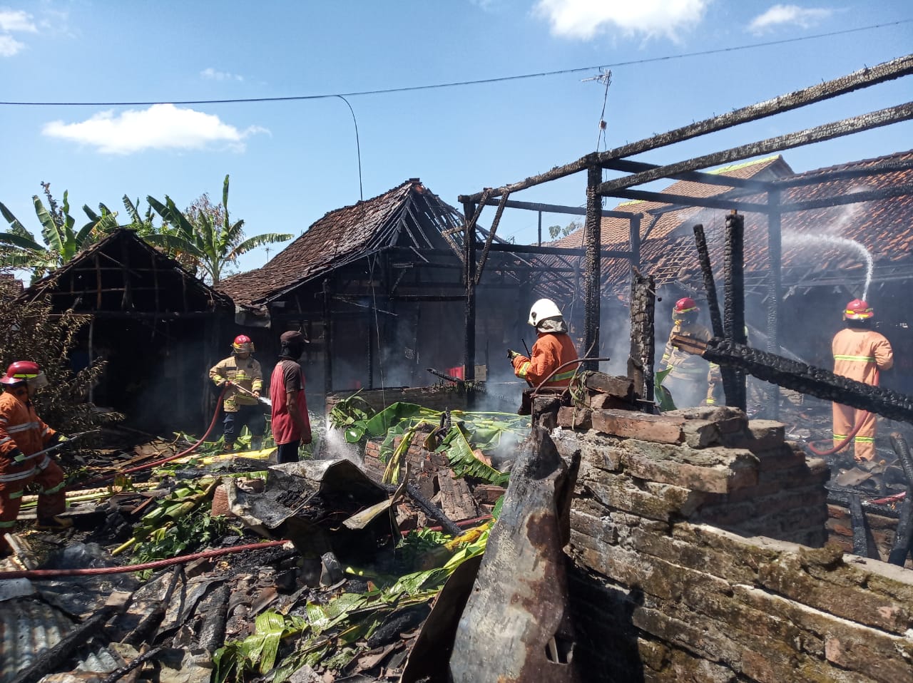Lupa Matikan Kompor 2 Rumah Terbakar.
