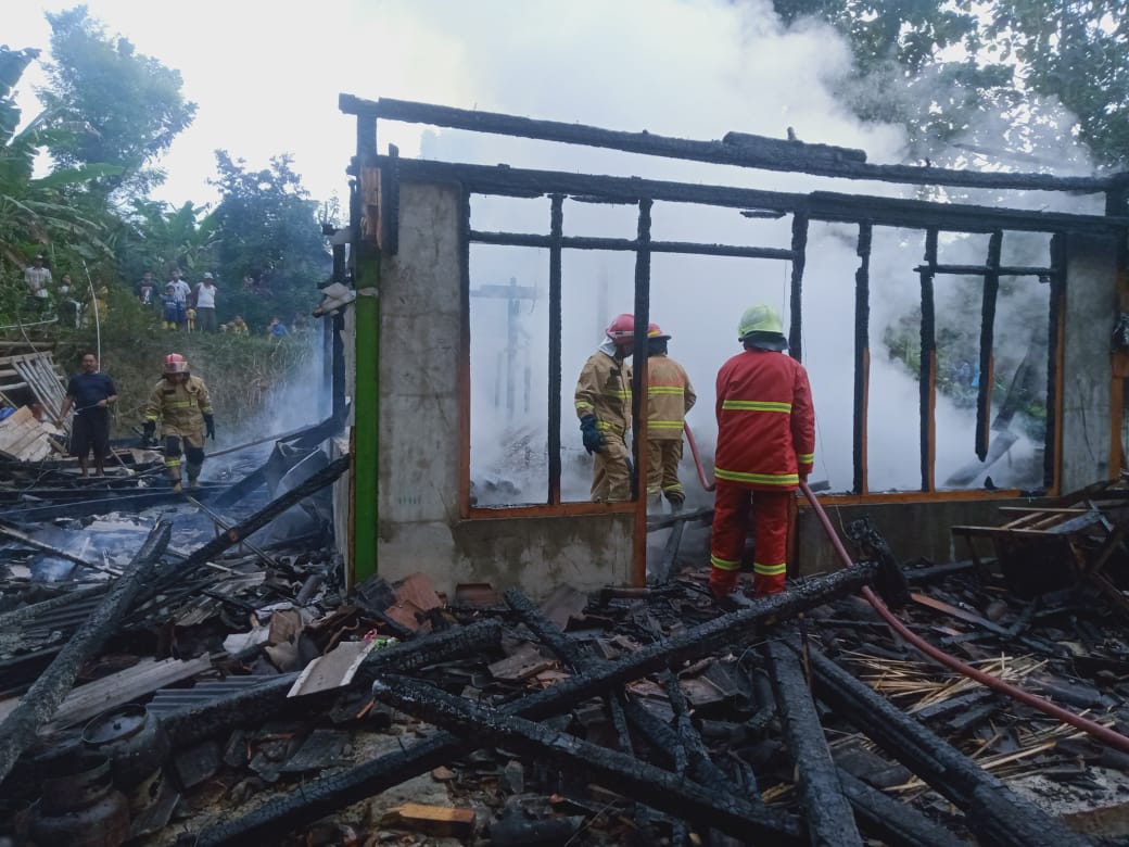 Kebakaran Rumah di Desa Wonocolo.
