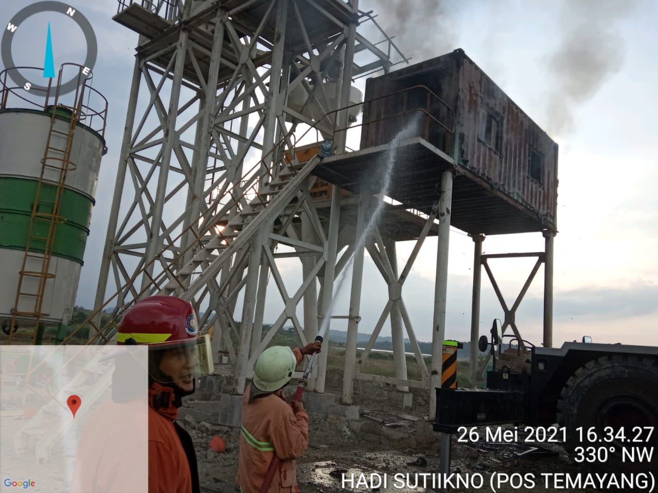 Box Countainer Proyek Terbakar