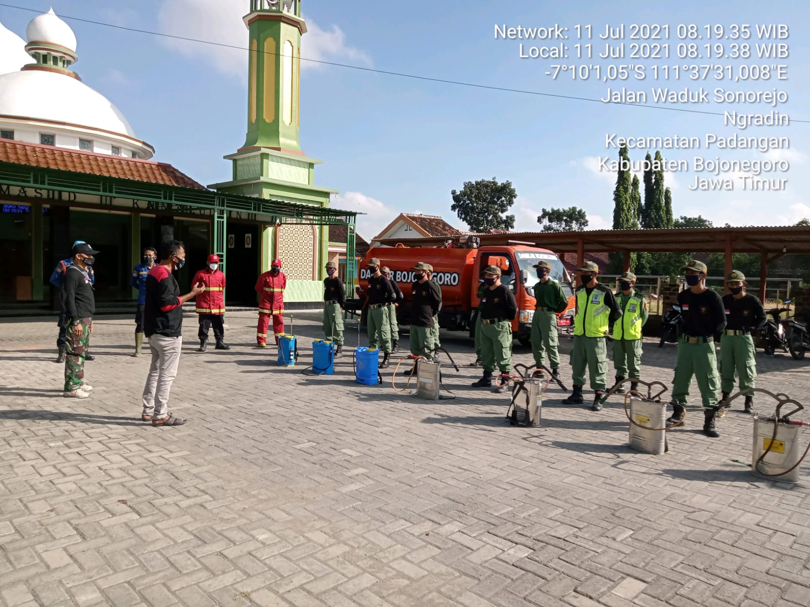 Penyemprotan Disinfektan di  Ds.Ngradin Kec. Padangan kab. Bojonegoro
