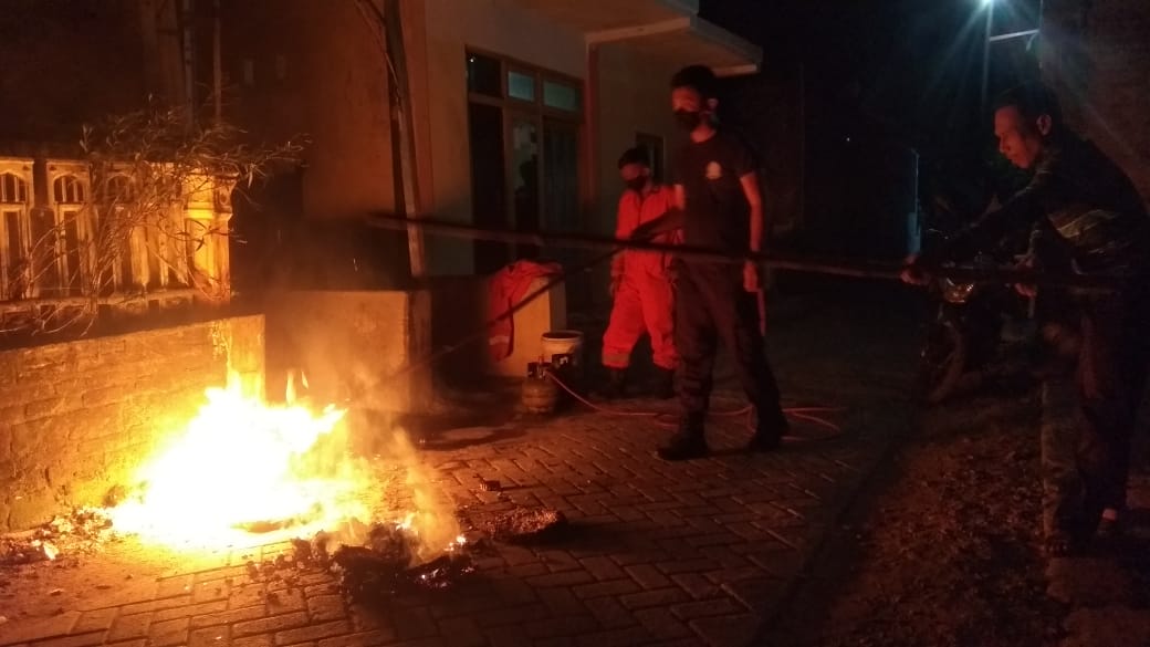 Penanganan Sarang Tawon Ndas Dsn.Jarakan DS.ngablak Rt.13 Rw.02 Kec.Dander