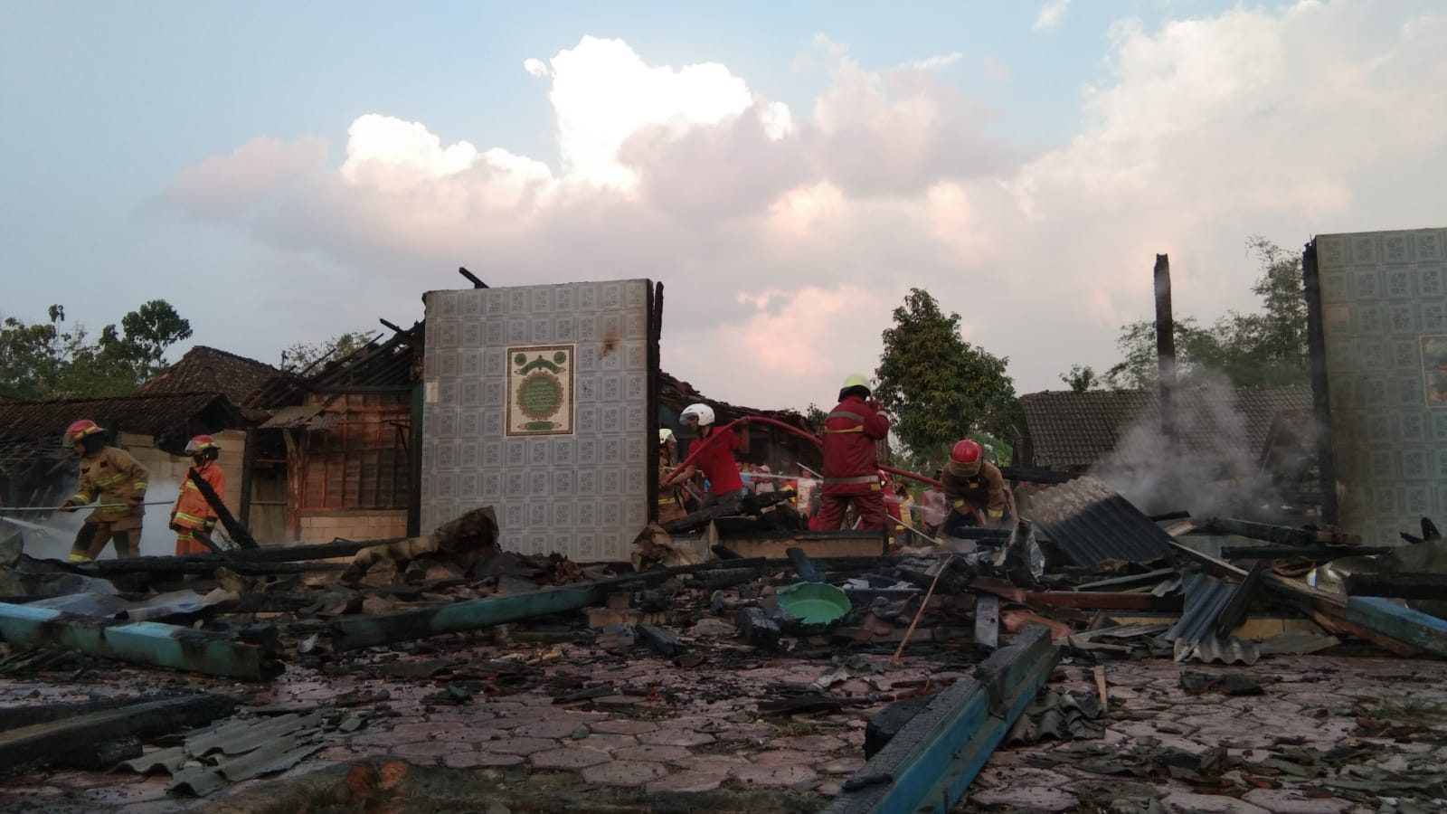 Akibat Konsleting Listrik 6 Rumah Terbakar di Ds.Sendangharjo Kec.Ngasem