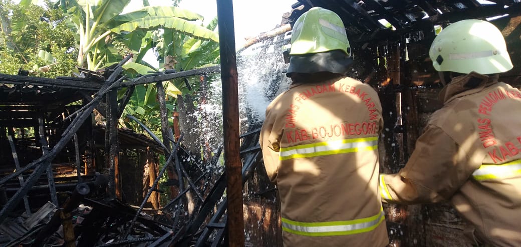 Kebakaran Rumah di Desa Sumbang Timun Rt.11 Rw.04 Kec.Trucuk