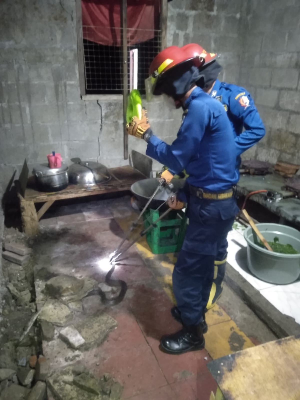 Penanganan Aduan Ular Masuk Rumah Desa Dander Rt 25 Rw 03  Kec.Dander