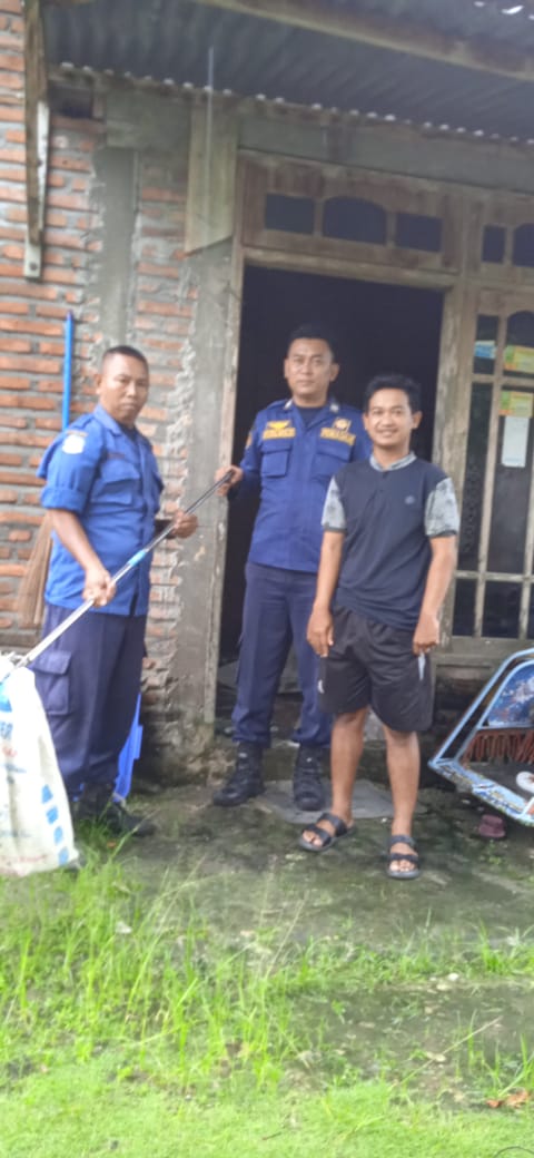 Evakuasi Ular Cobra Masuk Rumah