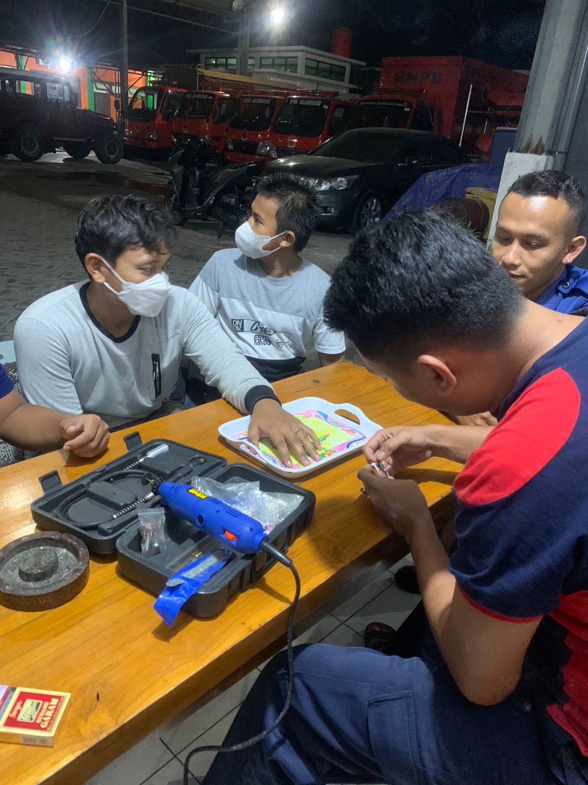 Cincin susah dilepas, Pemuda datangi Mako Damkar.