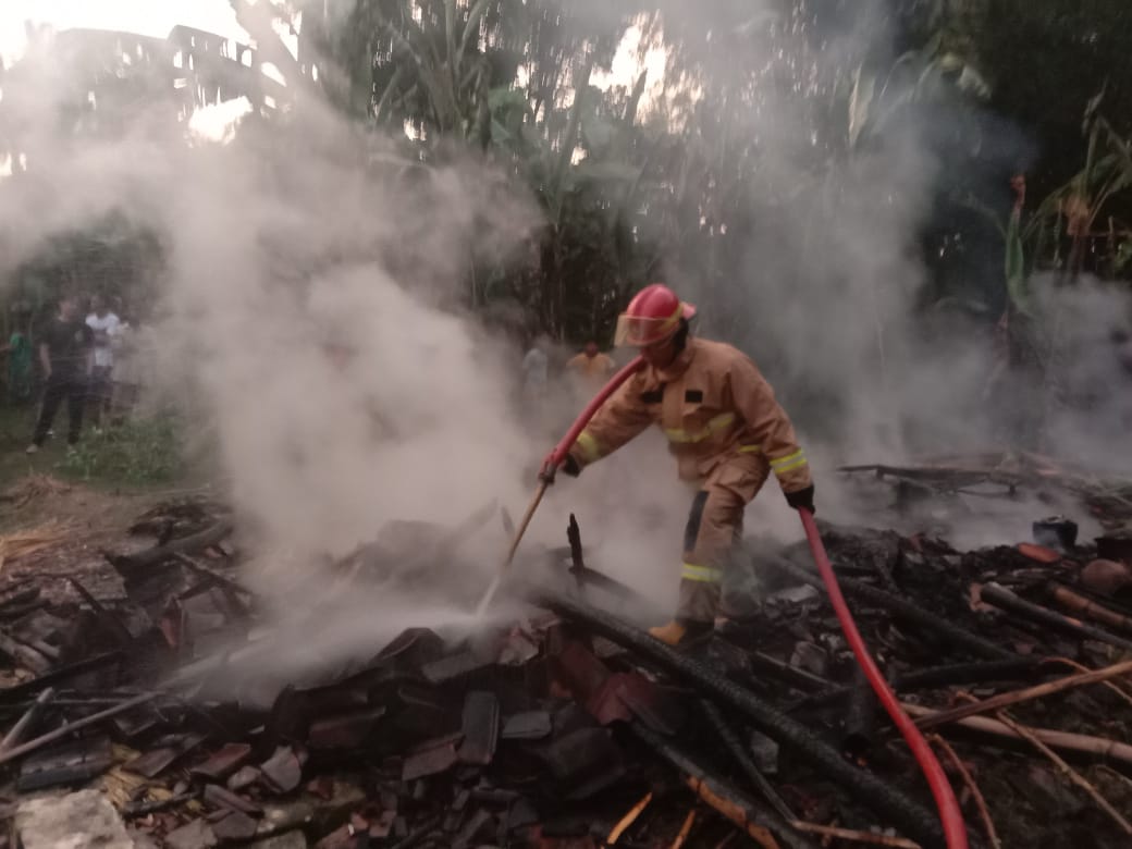 Satu rumah terbakar di Desa Bungur, Kecamatan Kanor