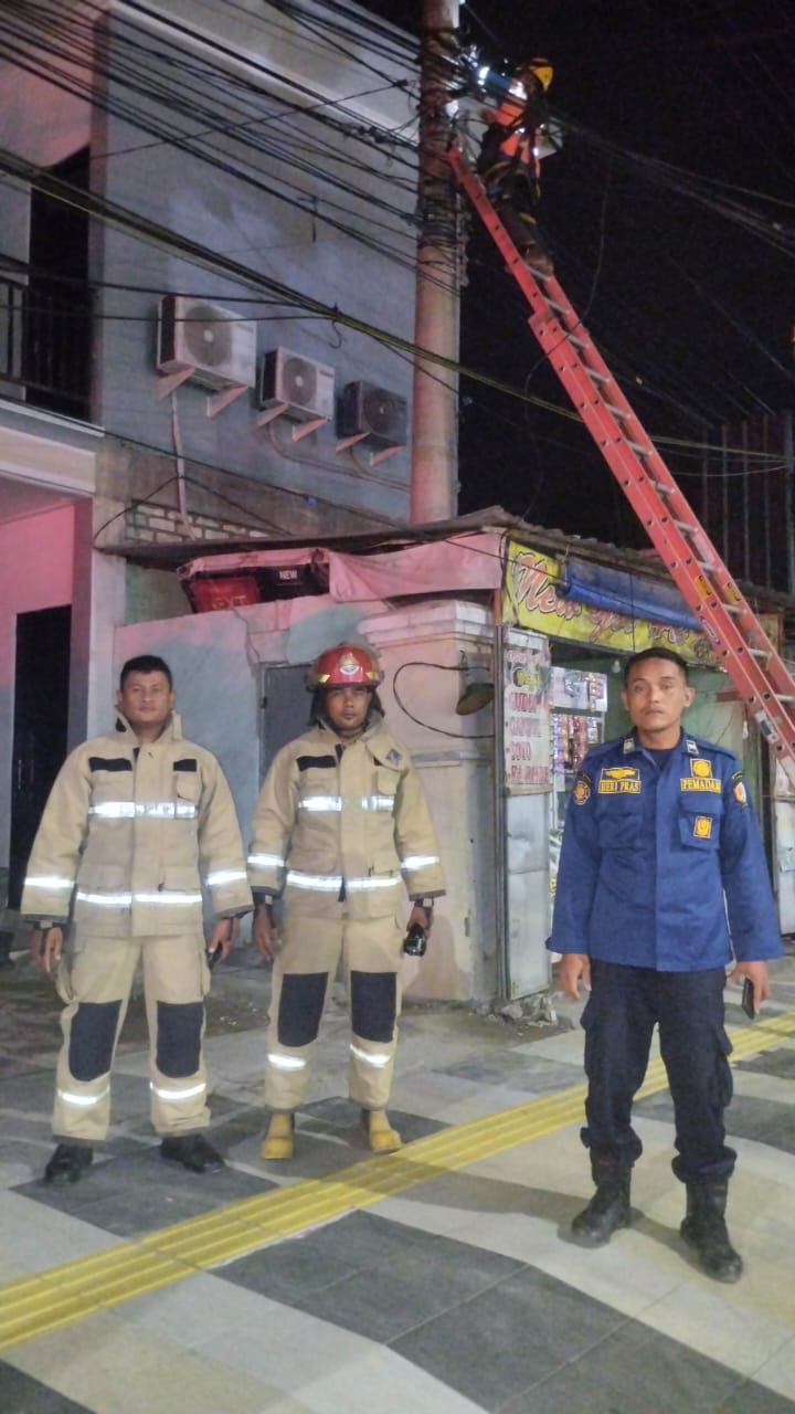 Kebakaran Jaringan Listrik di Jalan. Teuku Umar