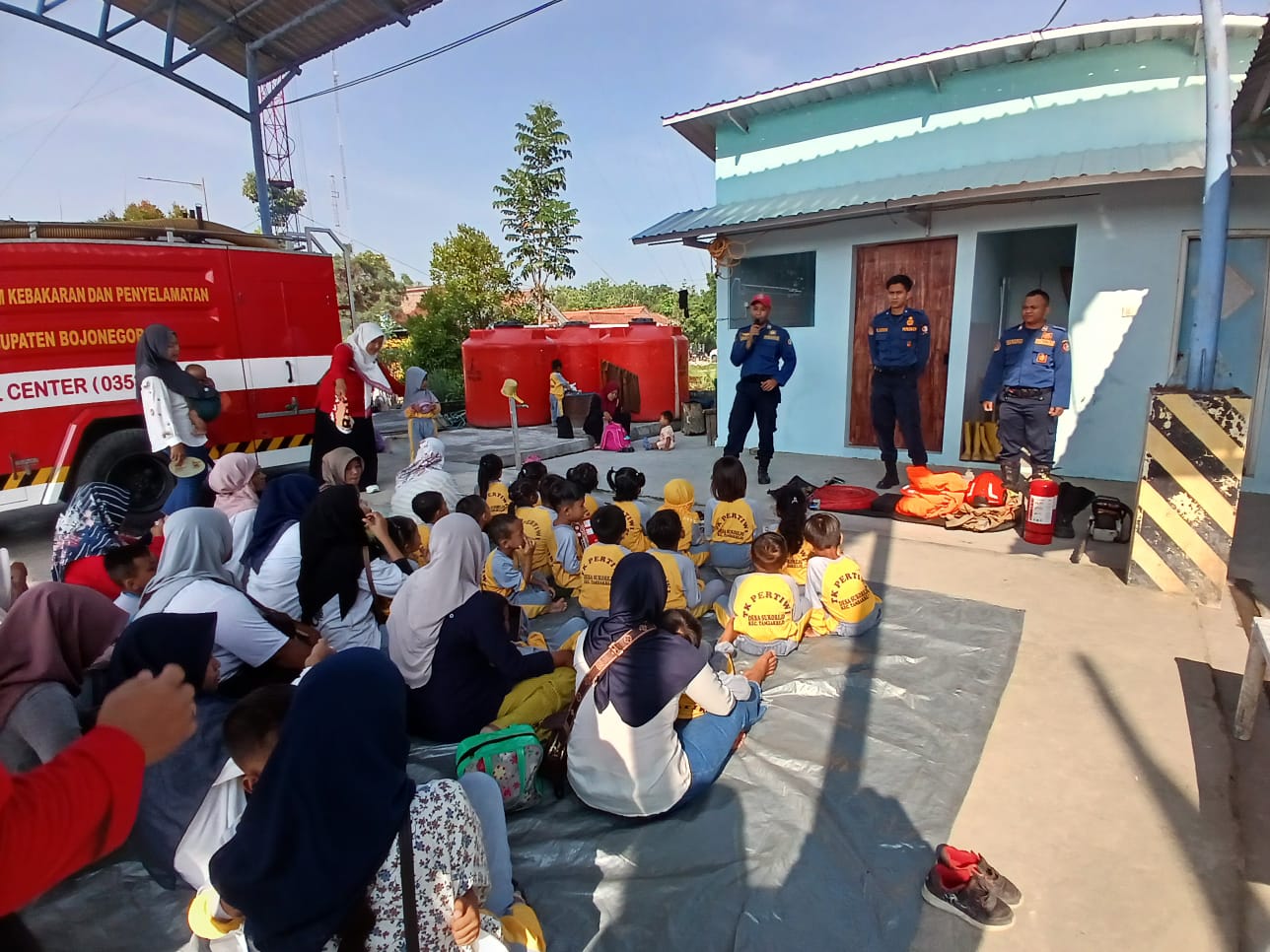 Damkarmat Bojonegoro Gelar Edukasi Pencegahan Kebakaran bagi Siswa TK Pertiwi Sukorejo