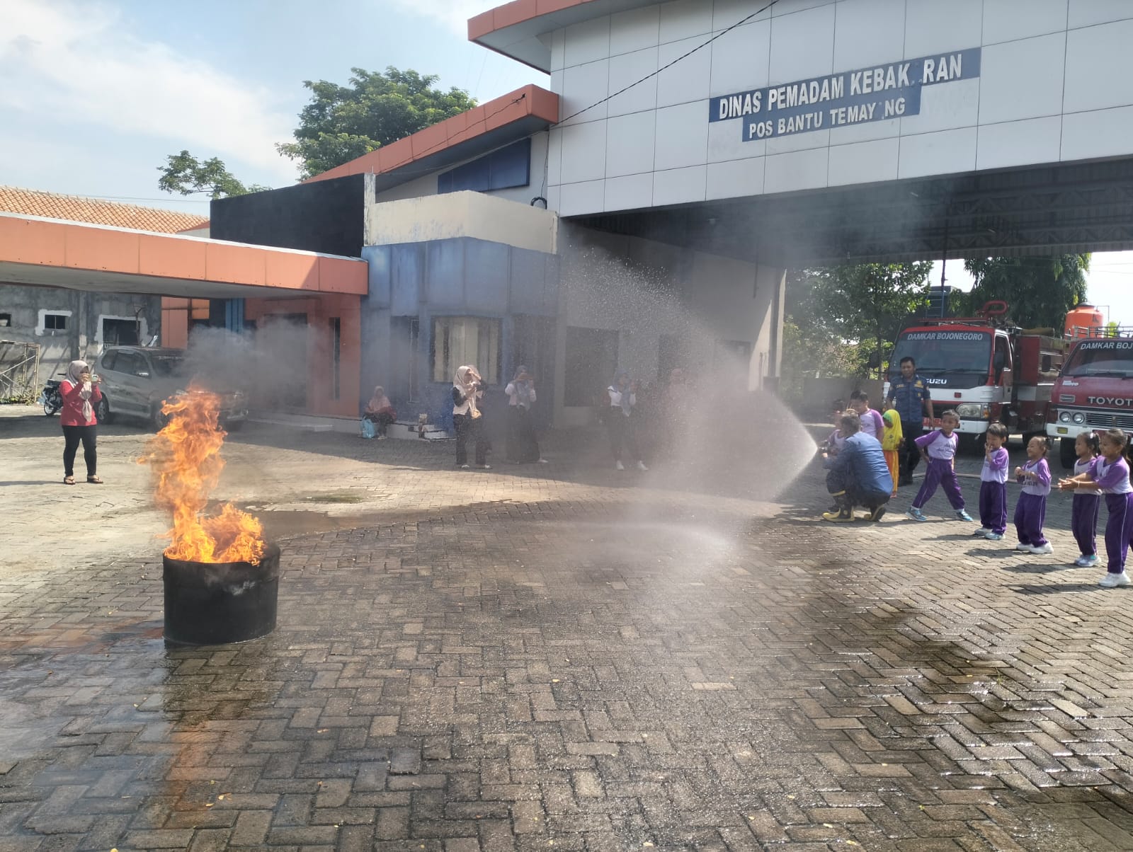 Damkarmat Bojonegoro Berikan Edukasi Pencegahan Kebakaran di TK PKK Semen Kidul