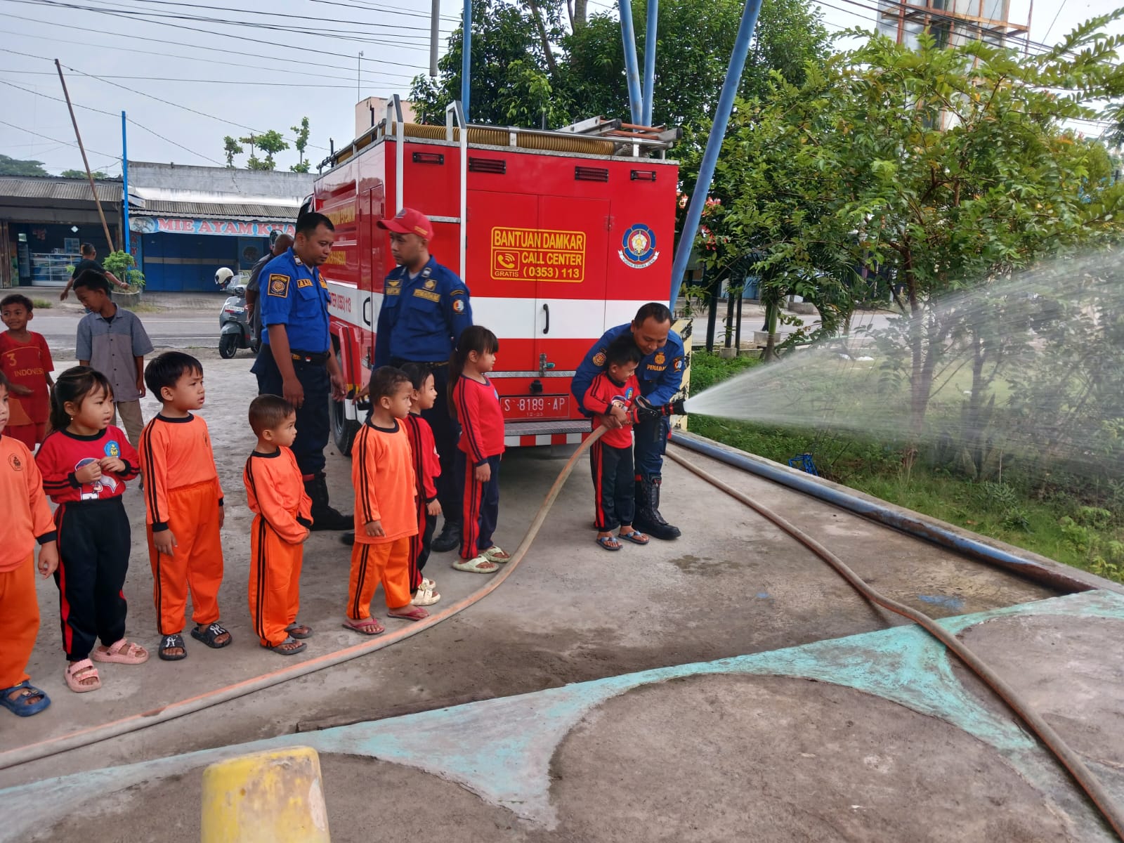 Damkarmat Bojonegoro Berikan Edukasi Pencegahan Kebakaran di Kelompok Bermain Melathi Nganti