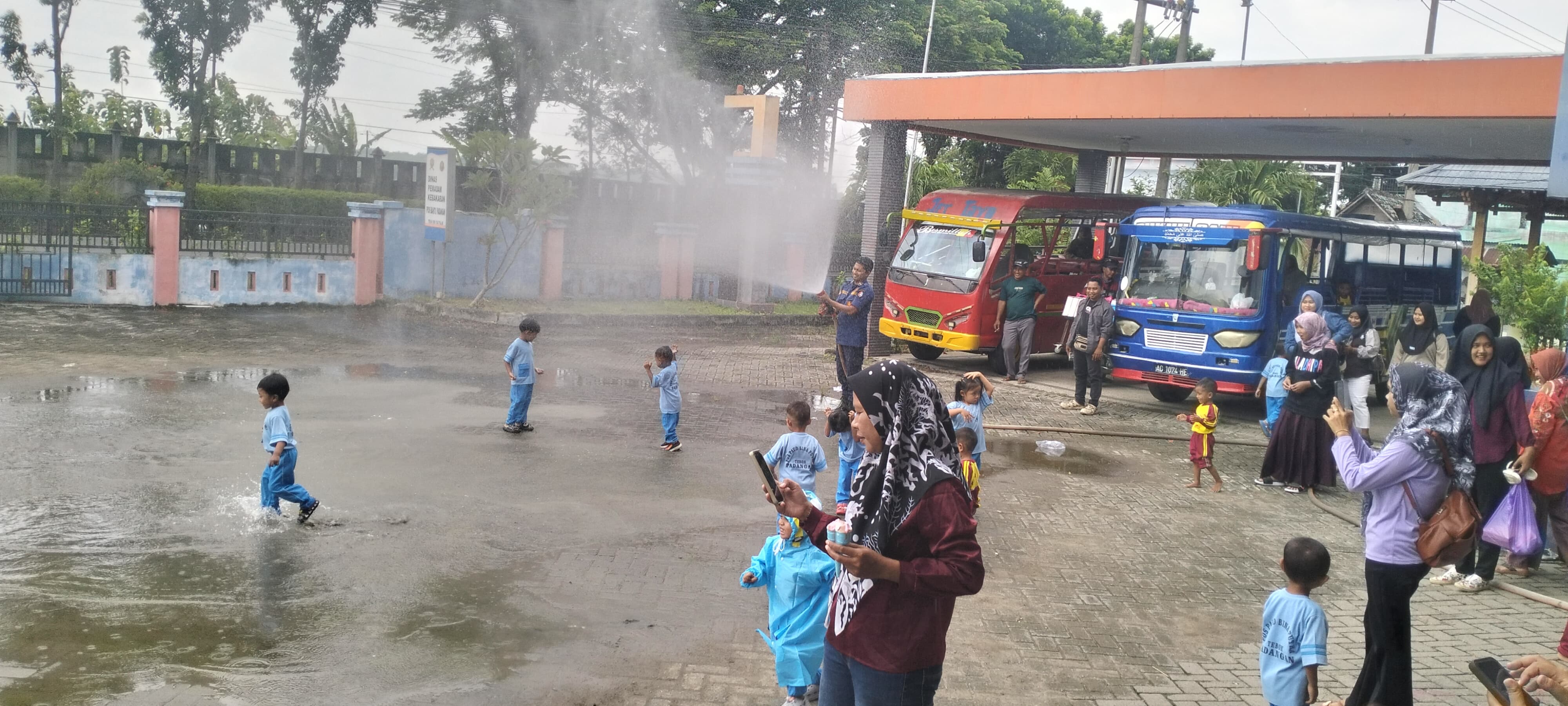 Damkarmat Bojonegoro Laksanakan Edukasi Pencegahan Kebakaran di Pos PAUD Bina Zahra Padangan