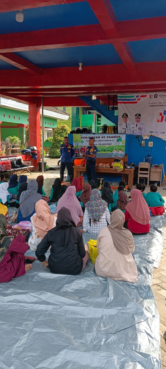 Damkarmat Bojonegoro Gelar Edukasi Pencegahan Kebakaran di SDN 2 Mediunan Ngasem