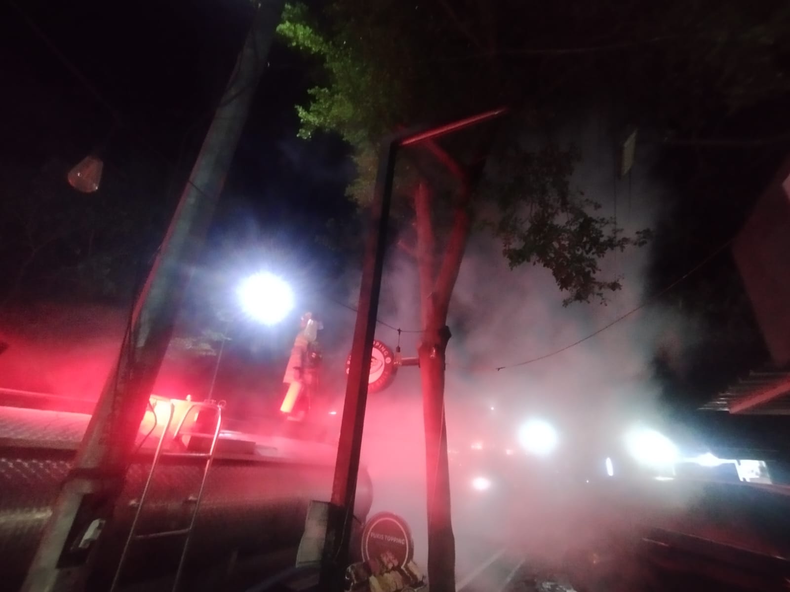 Damkarmat Pos Kota Tangani Kebakaran Kabel Listrik di Wilayah Sukowati, Kecamatan Kapas