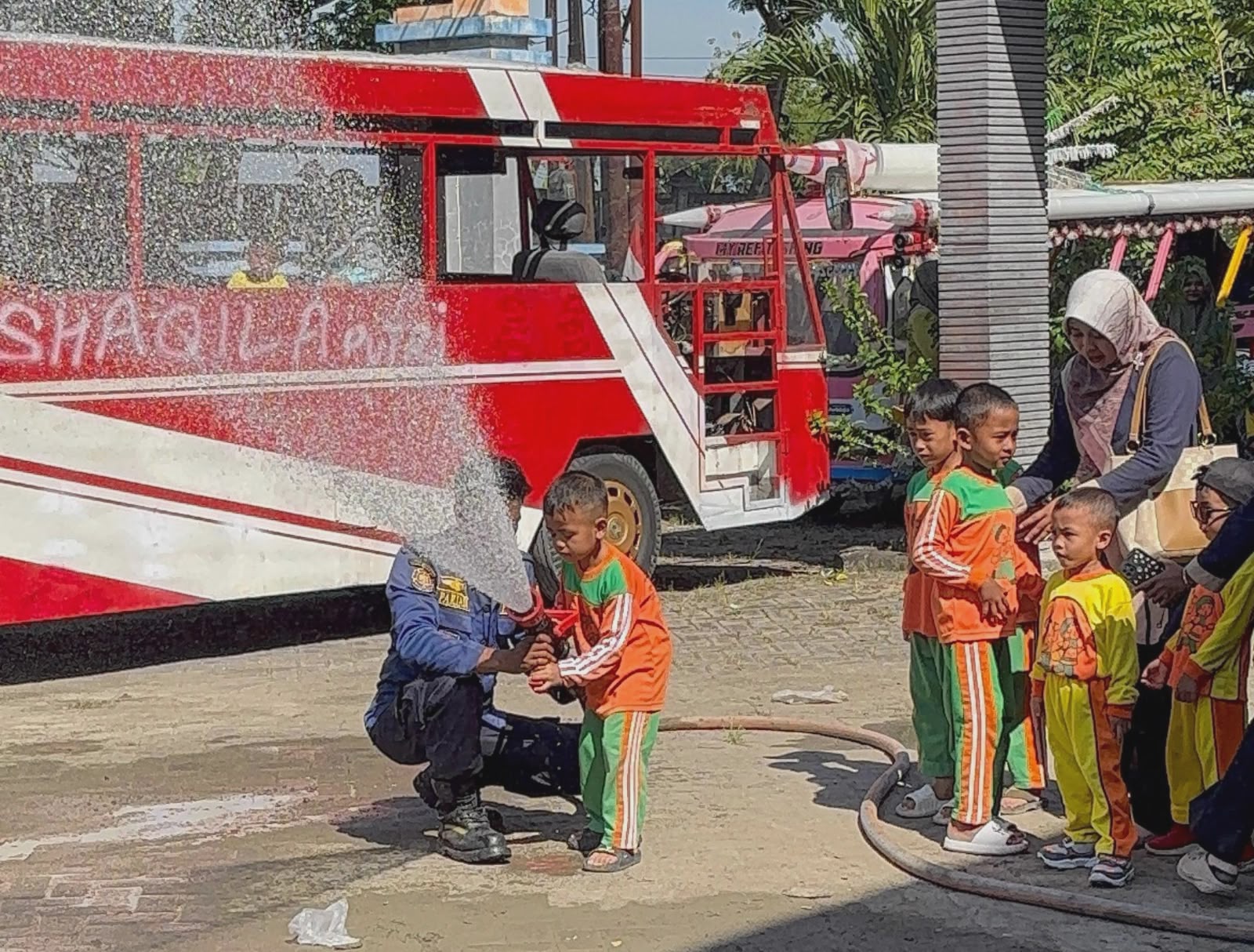 Damkarmat Bojonegoro Gelar Edukasi Kebencanaan bagi Siswa PAUD, KB, dan RA Nurul Huda