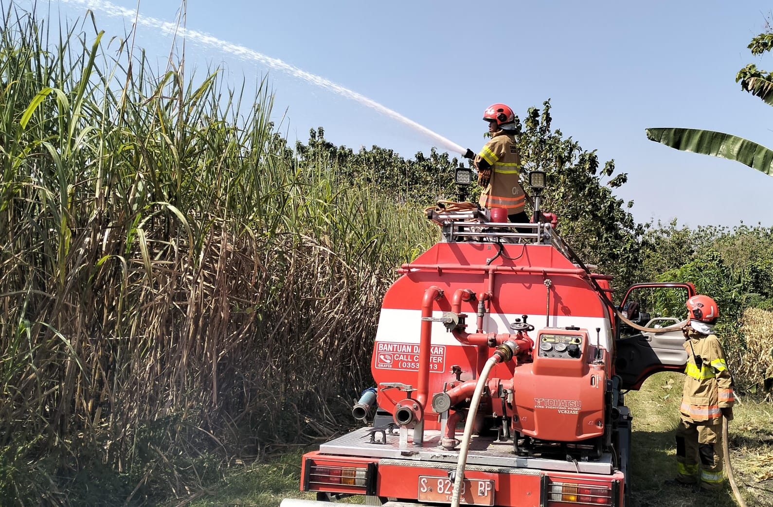 Damkar Bojonegoro Berhasil Kendalikan Kebakaran Lahan Tebu di Kecamatan Ngasem