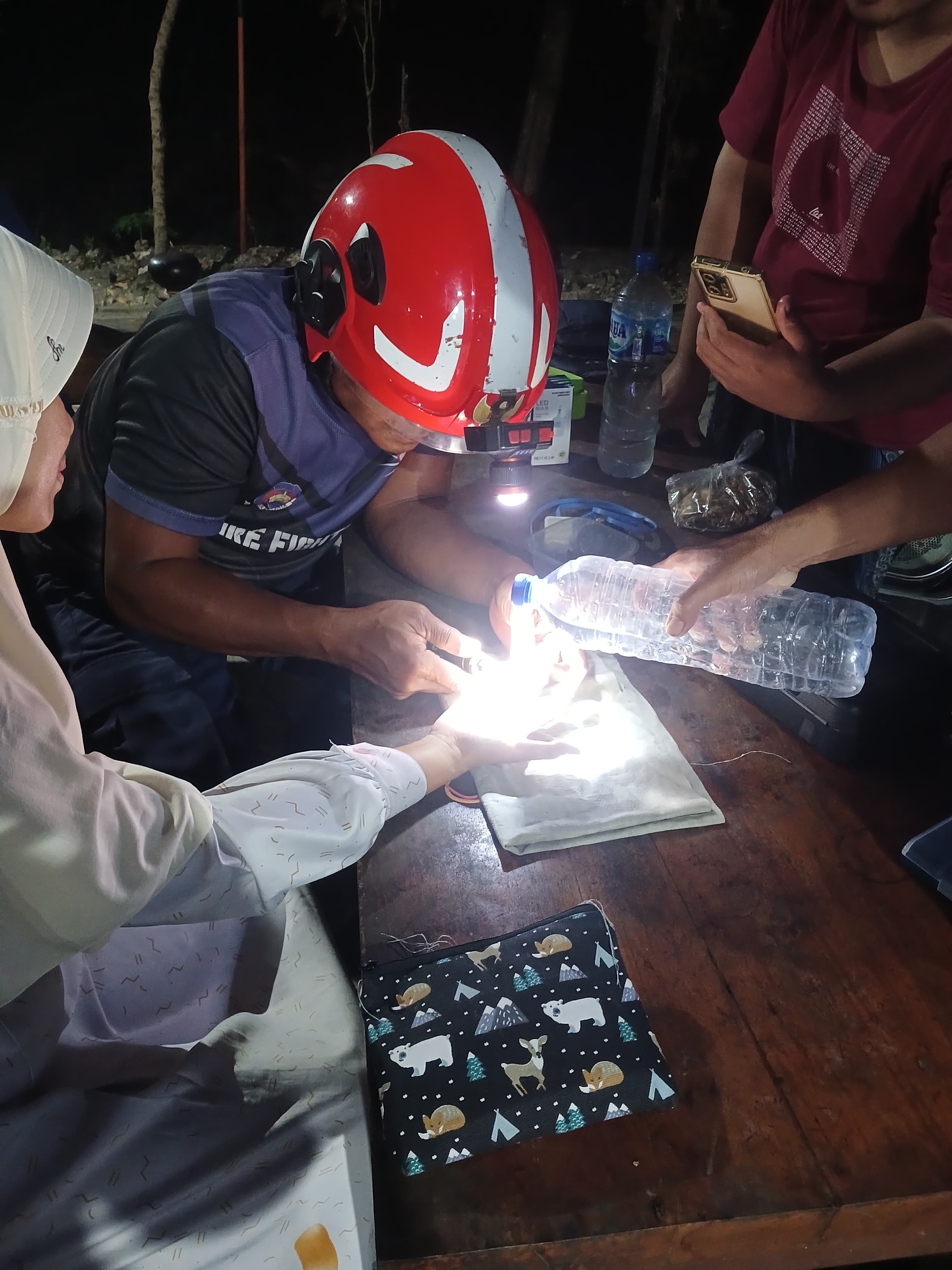 Damkar Bojonegoro Berhasil Tangani Evakuasi Cincin yang Tidak Dapat Dilepas di Pos Baureno