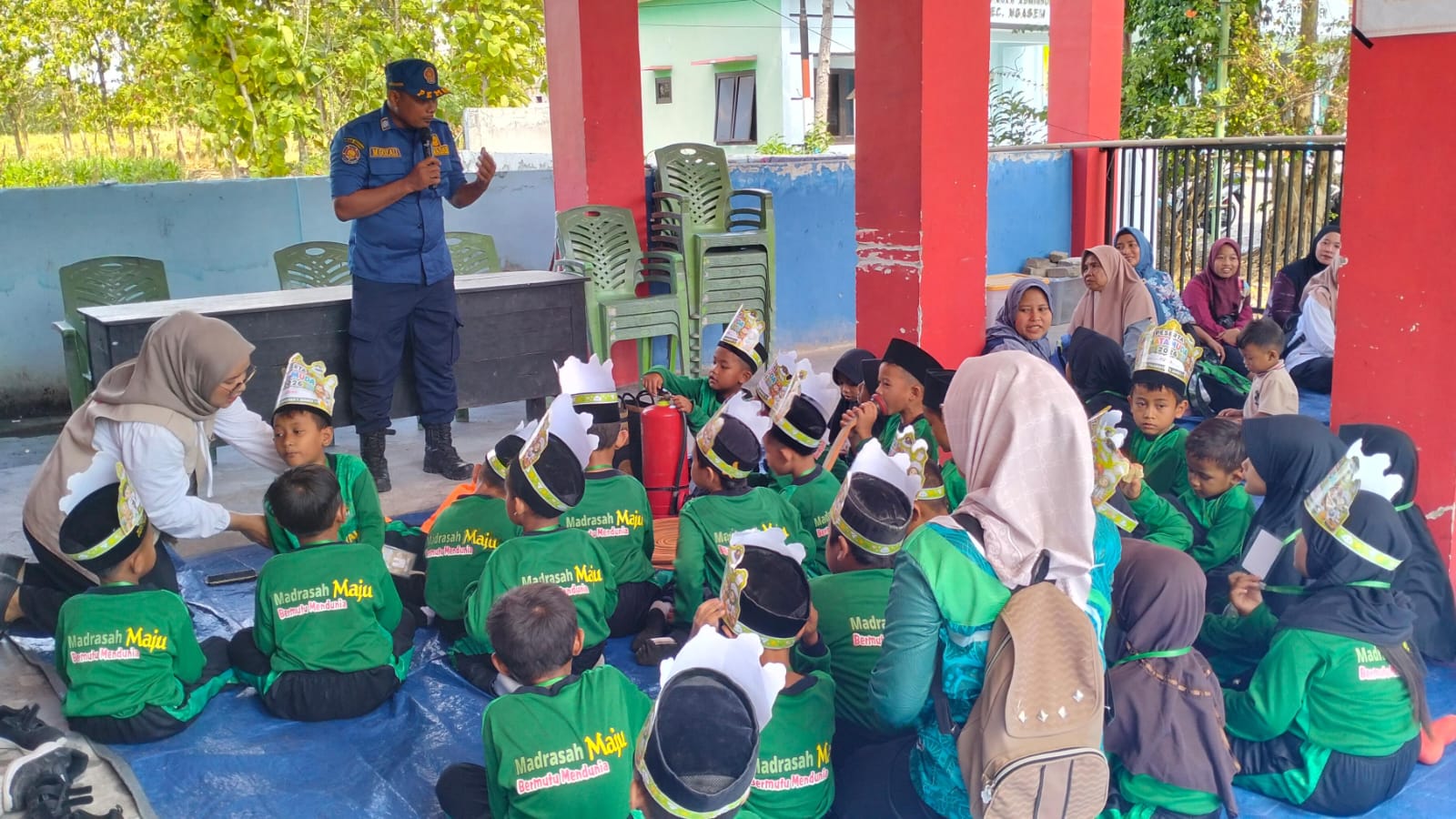 Damkarmat Pos Ngasem Gelar Edukasi Pencegahan Kebakaran bagi Peserta Healiyand Edutrip BMT NU Ngasem