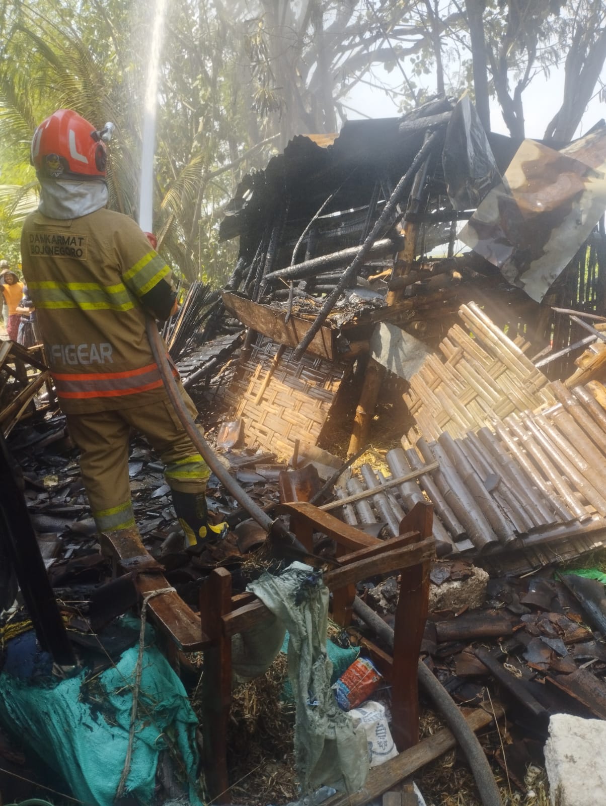 Kebakaran Rumah di Desa Bumirejo Kepohbaru Diduga Berasal dari Bediang Ternak