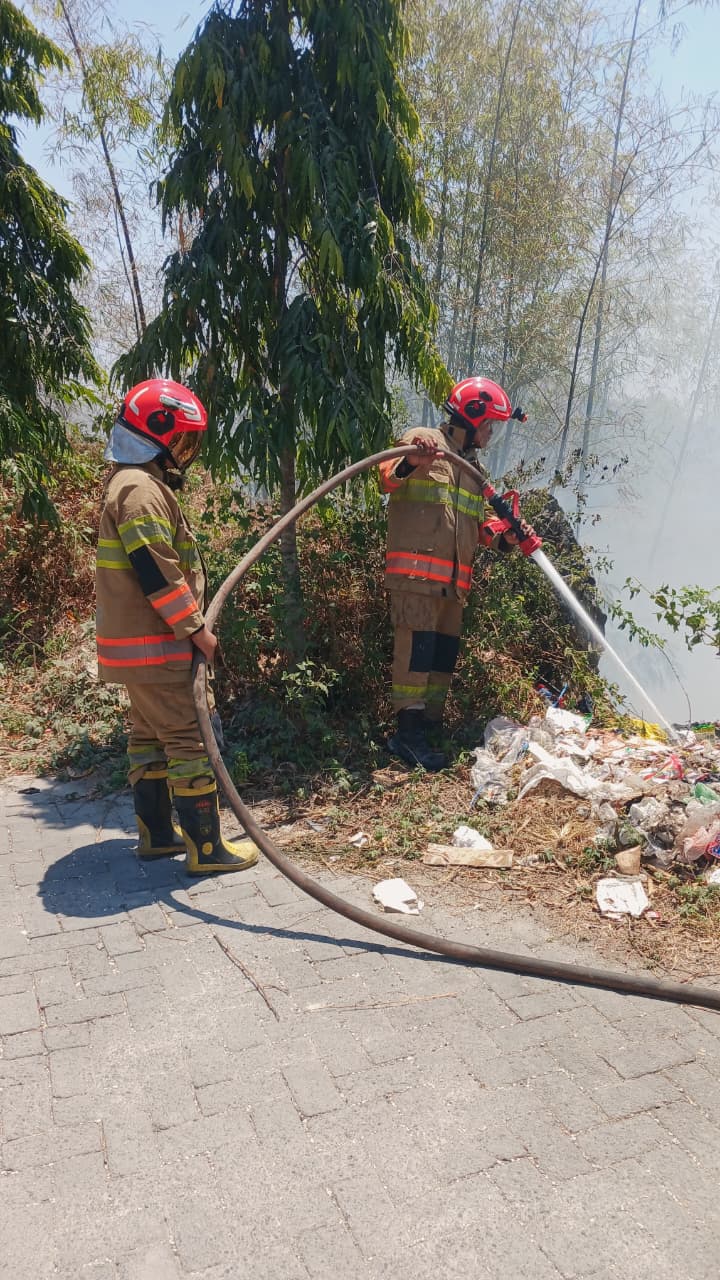 Kebakaran Lahan di Area Tebing Gupit Sumuragung Berhasil Dipadamkan