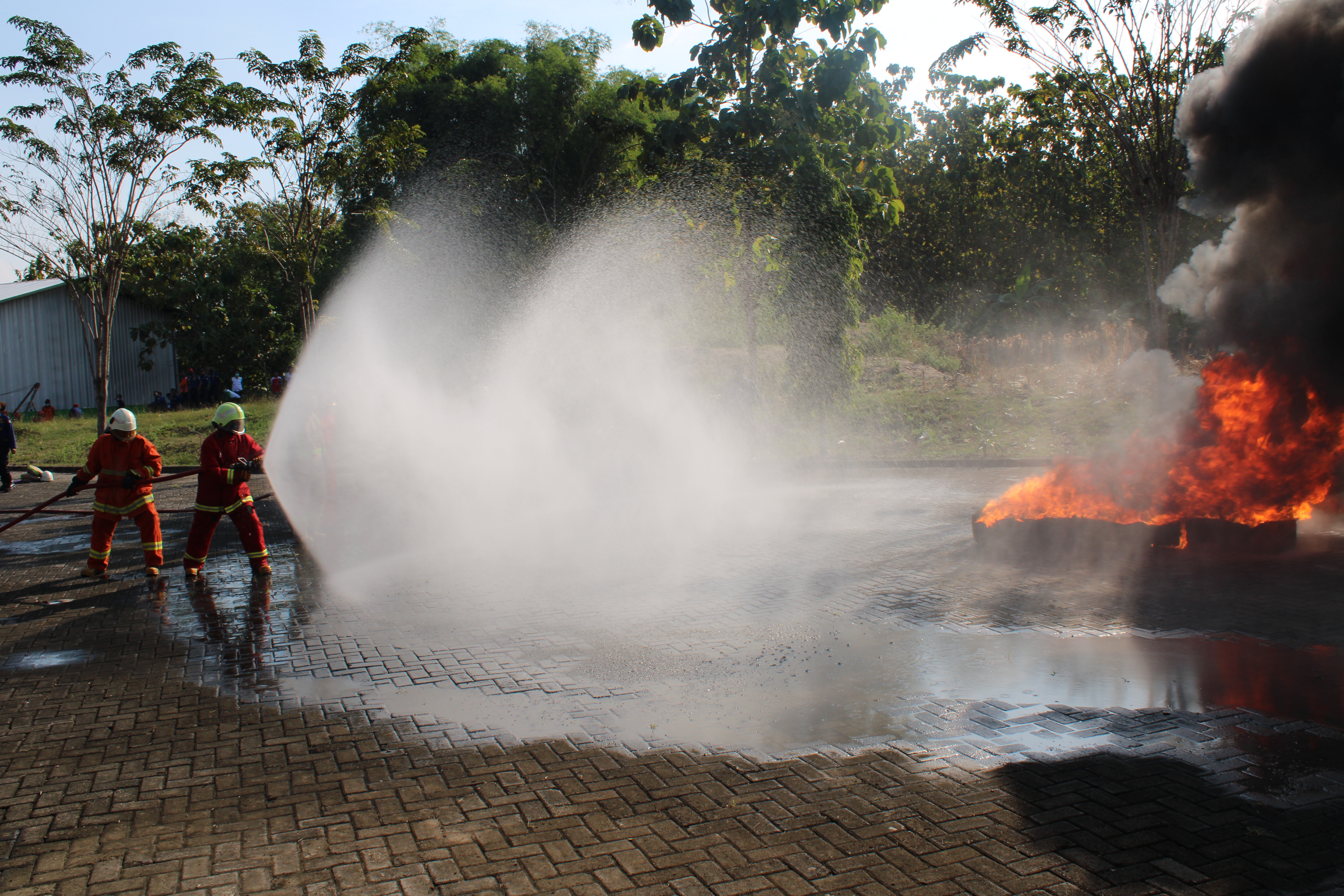 PELATIHAN FIRE GROUND
