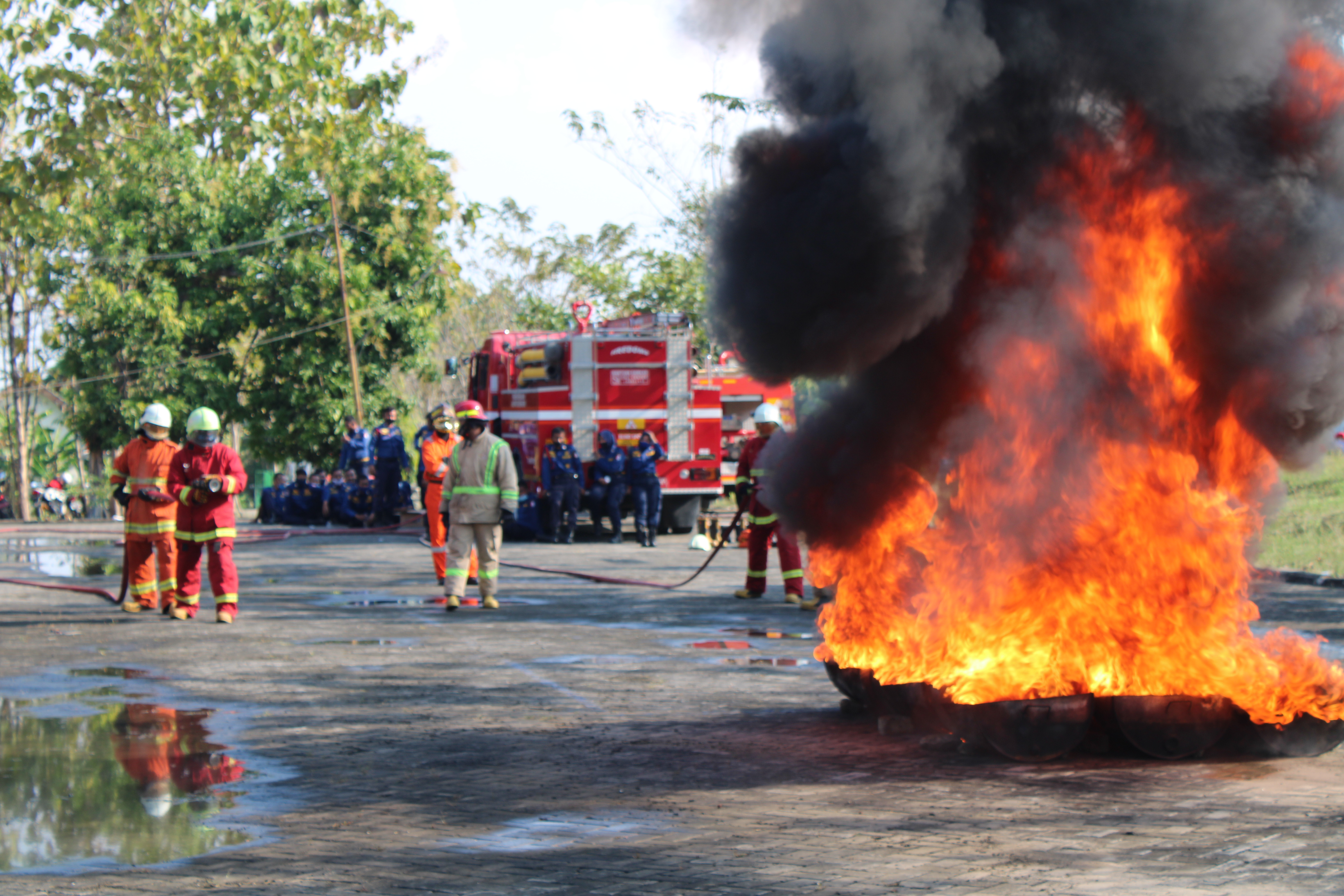 PELATIHAN FIRE GROUND