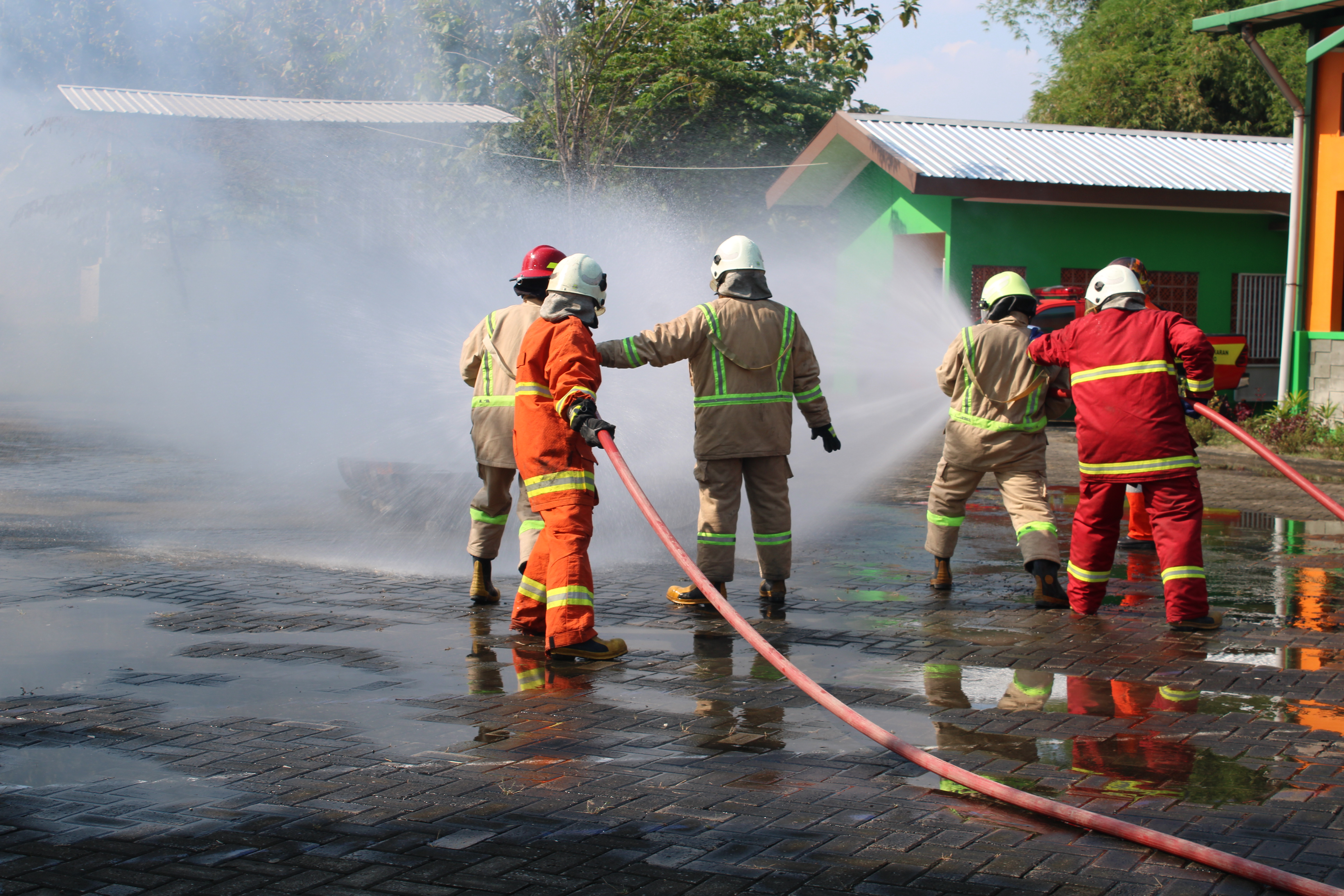 PELATIHAN FIRE GROUND