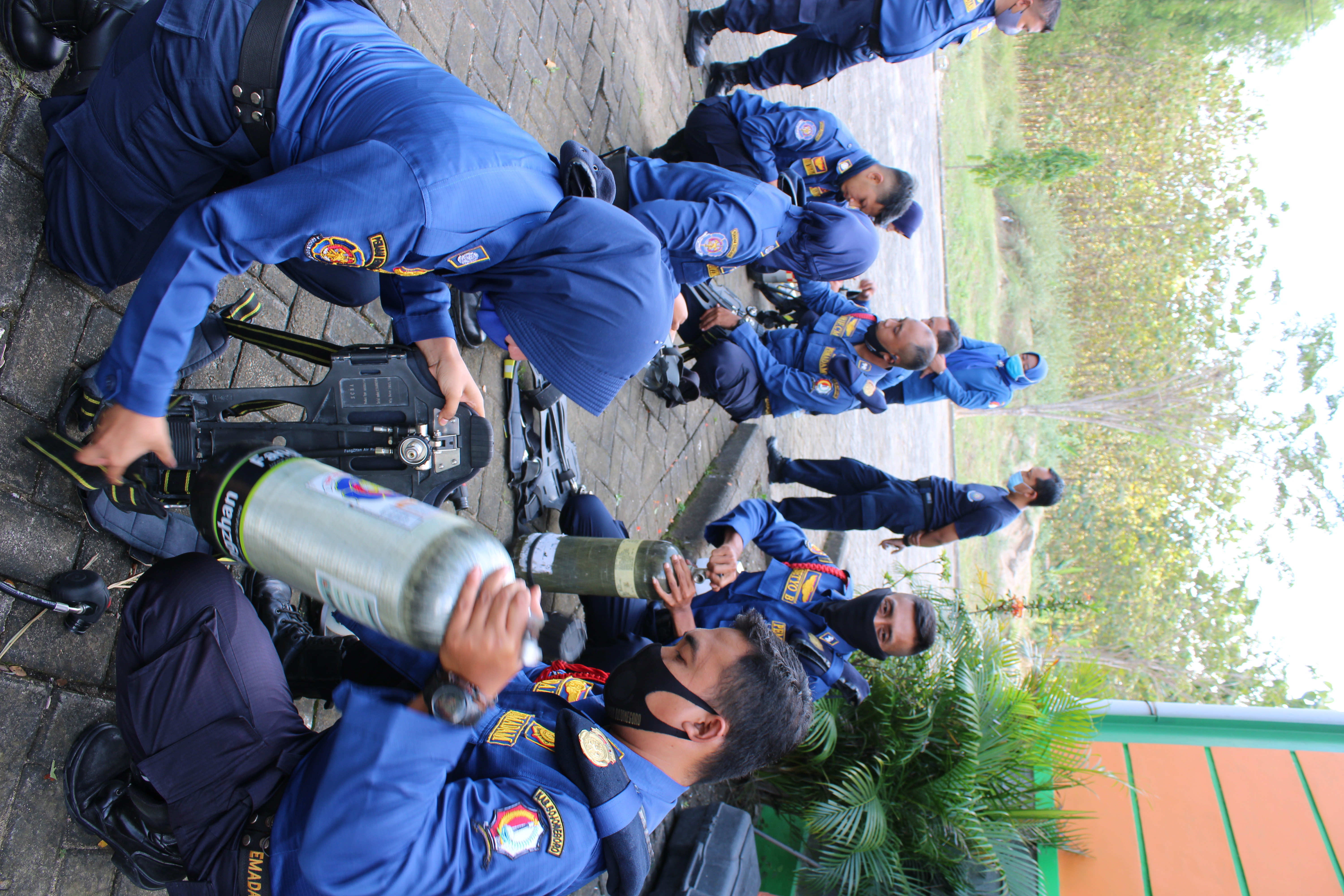 PELATIHAN FIRE RESCUE DAN VERTICAL RESCUE