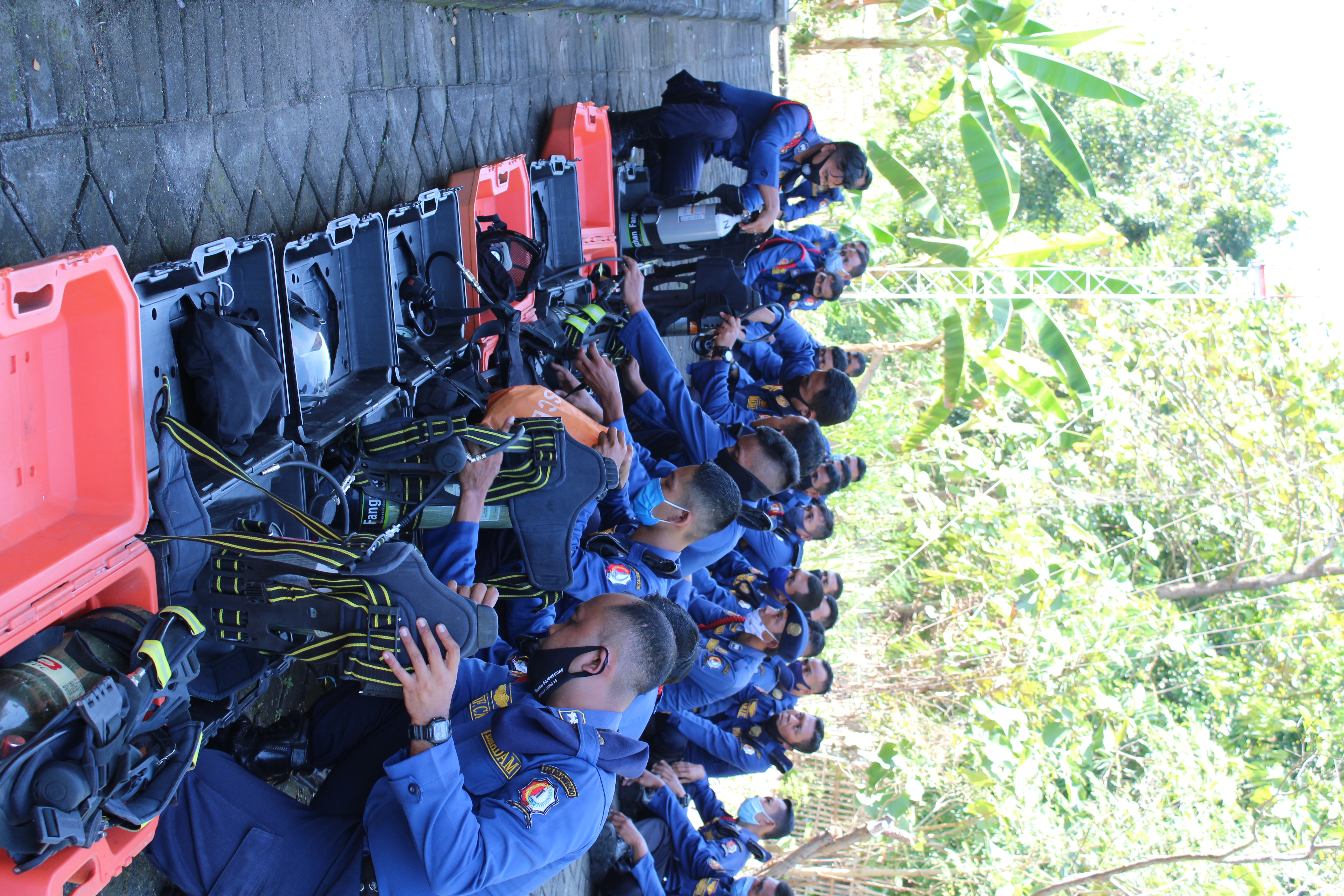 PELATIHAN FIRE RESCUE DAN VERTICAL RESCUE