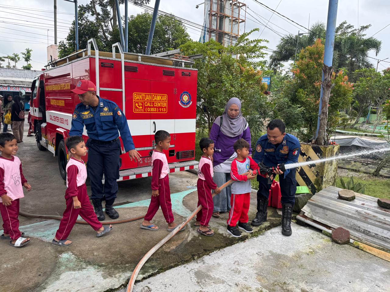 KUNJUNGAN SEKOLAH