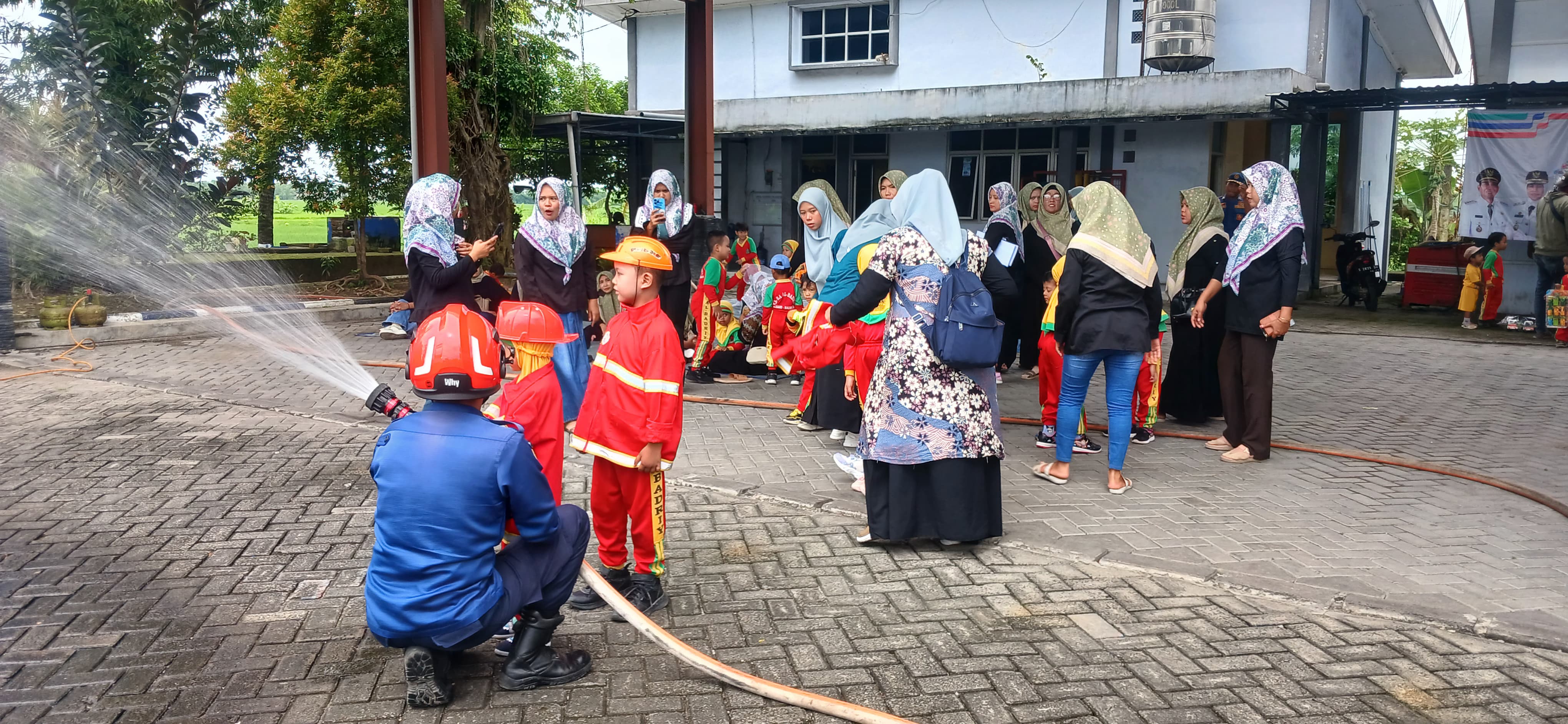 KUNJUNGAN SEKOLAH