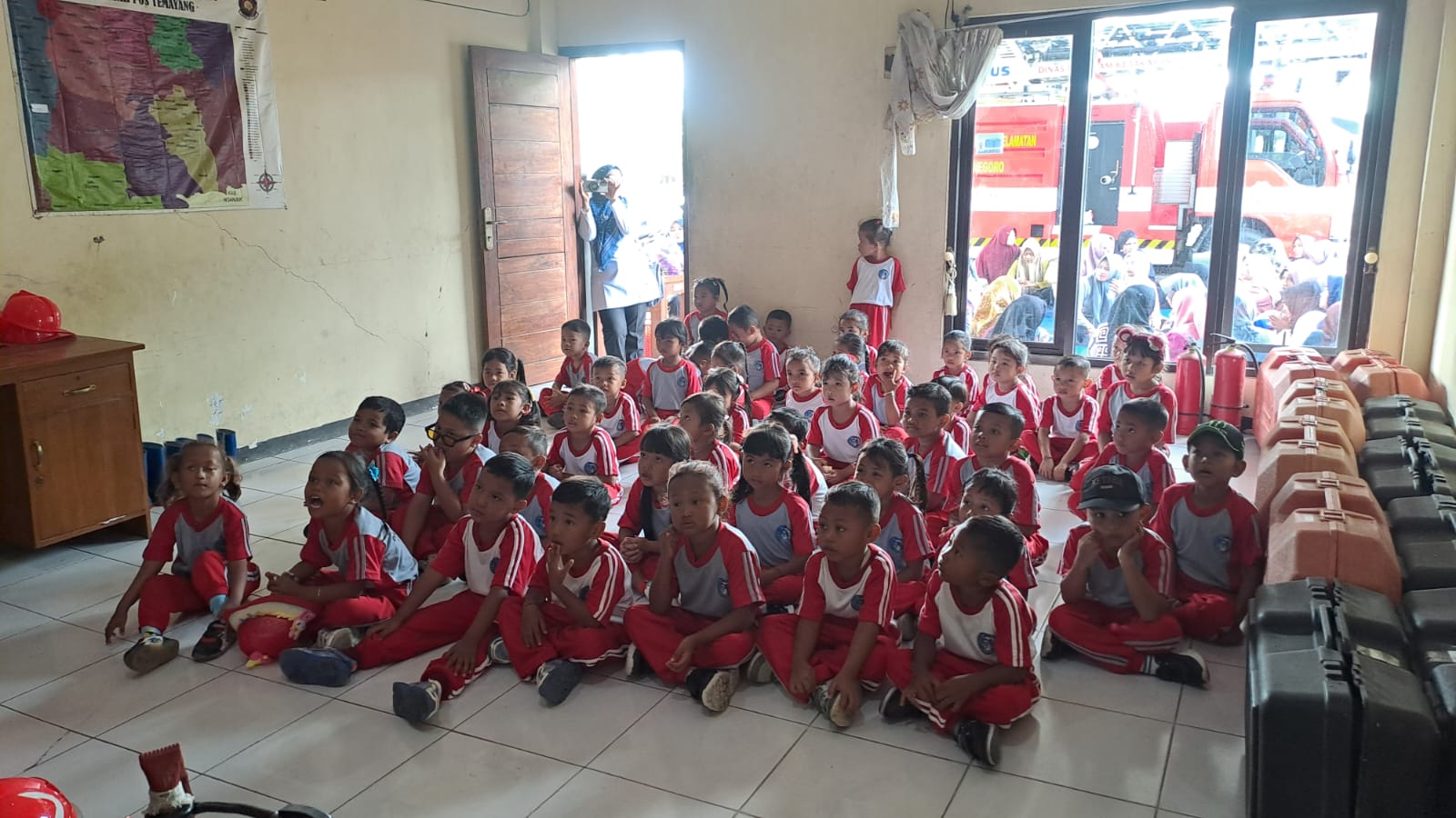 KUNJUNGAN SEKOLAH
